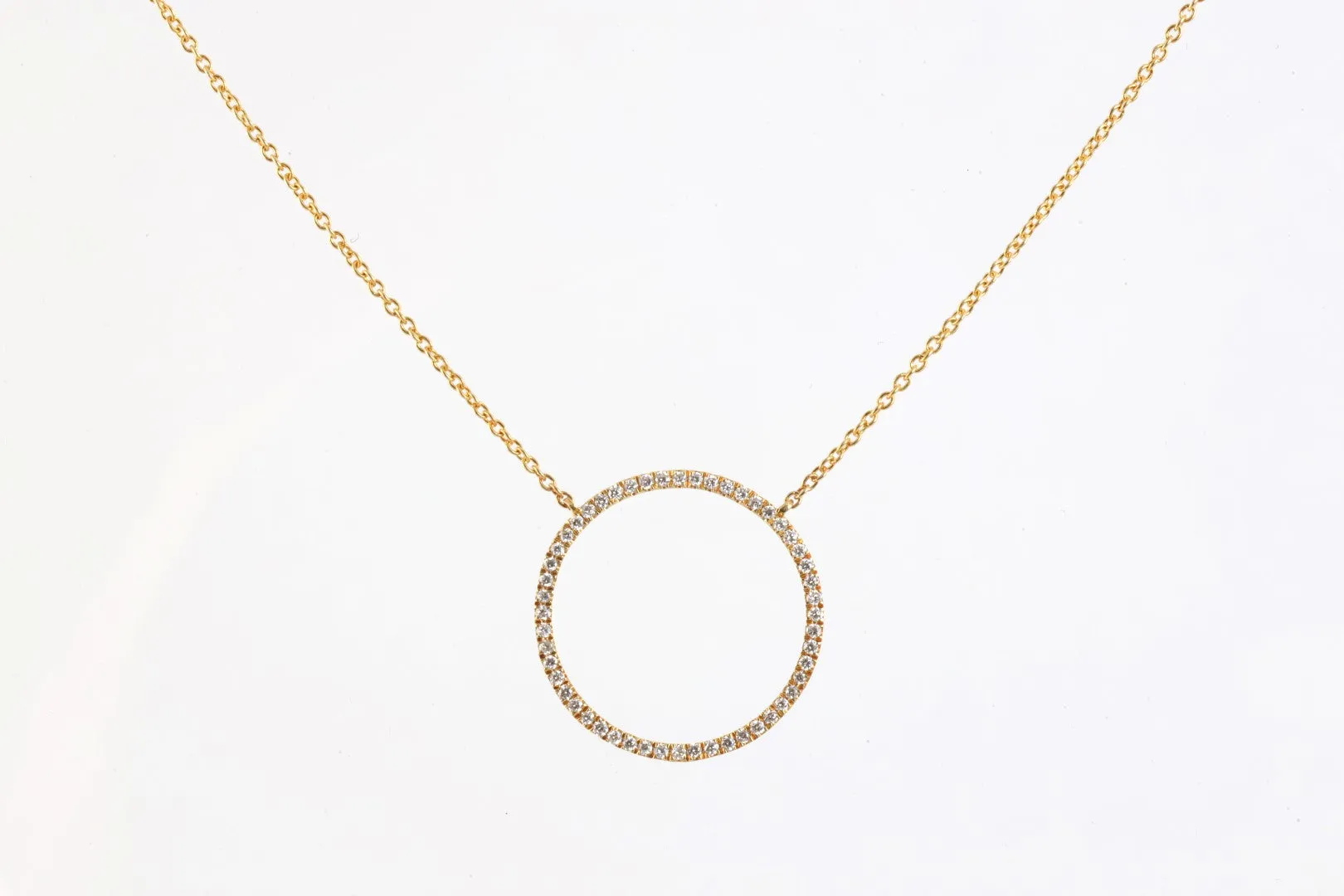 18'' 18k Yellow Gold 0.15tcw Diamond Circle Necklace (2.04g.)