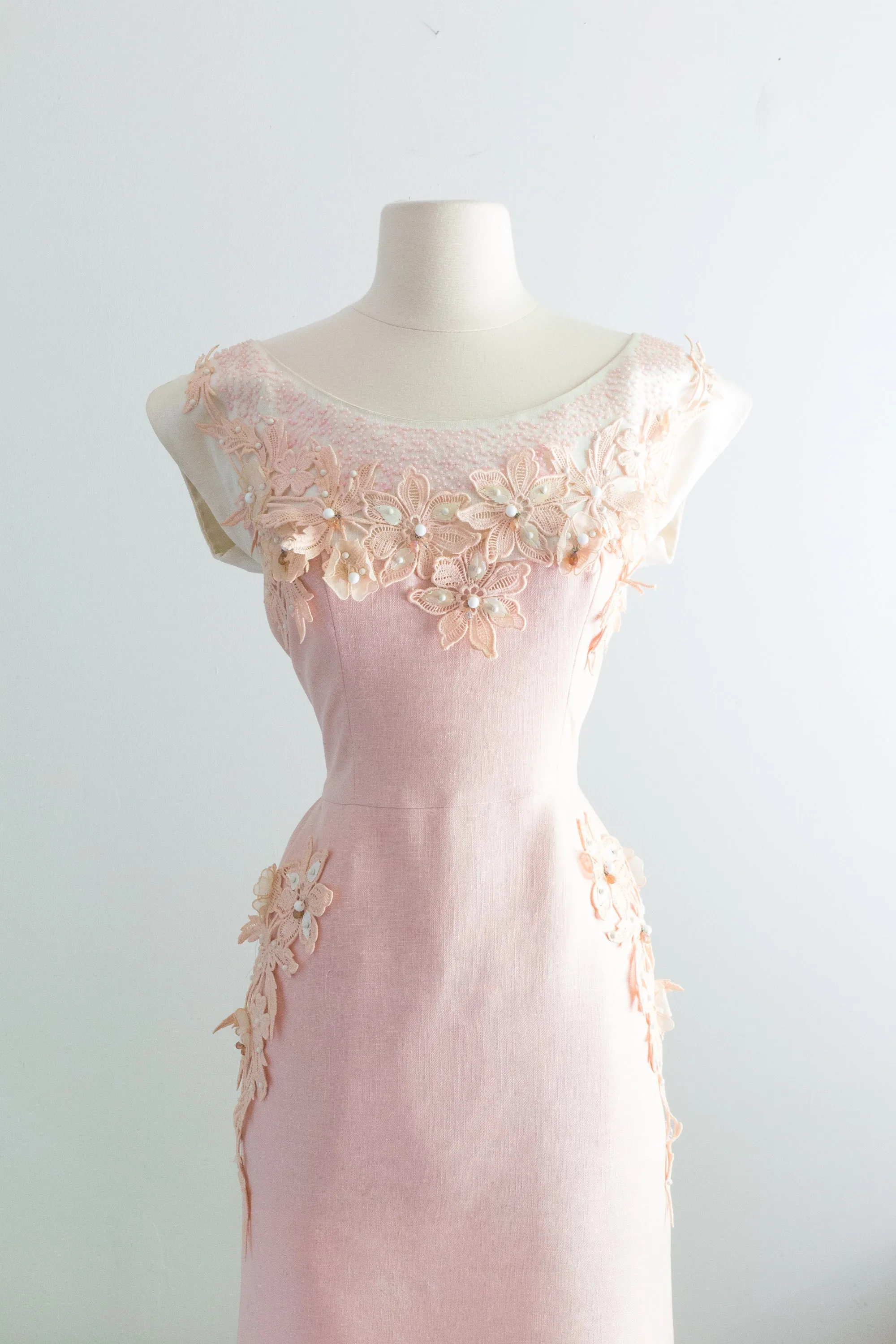 1950's Peony Pink Linen Dress With Floral Appliqué & Beading / Medium