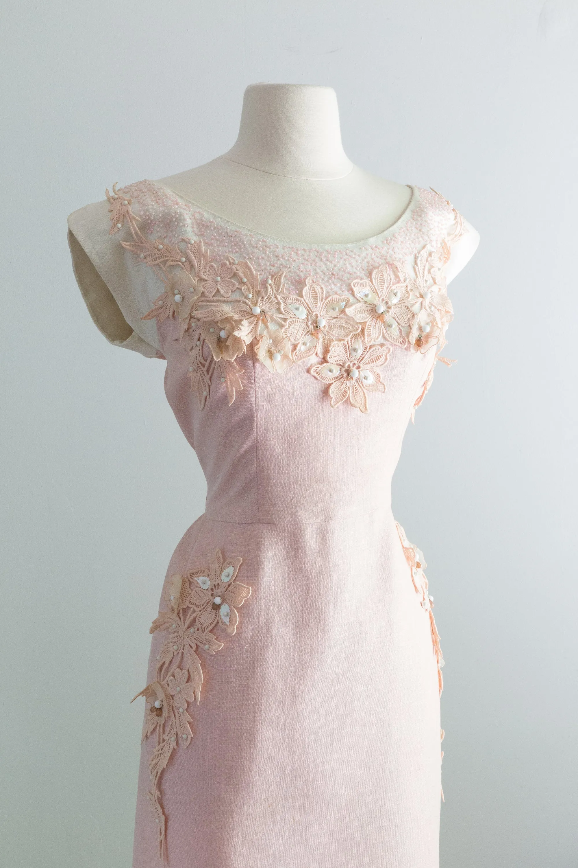 1950's Peony Pink Linen Dress With Floral Appliqué & Beading / Medium