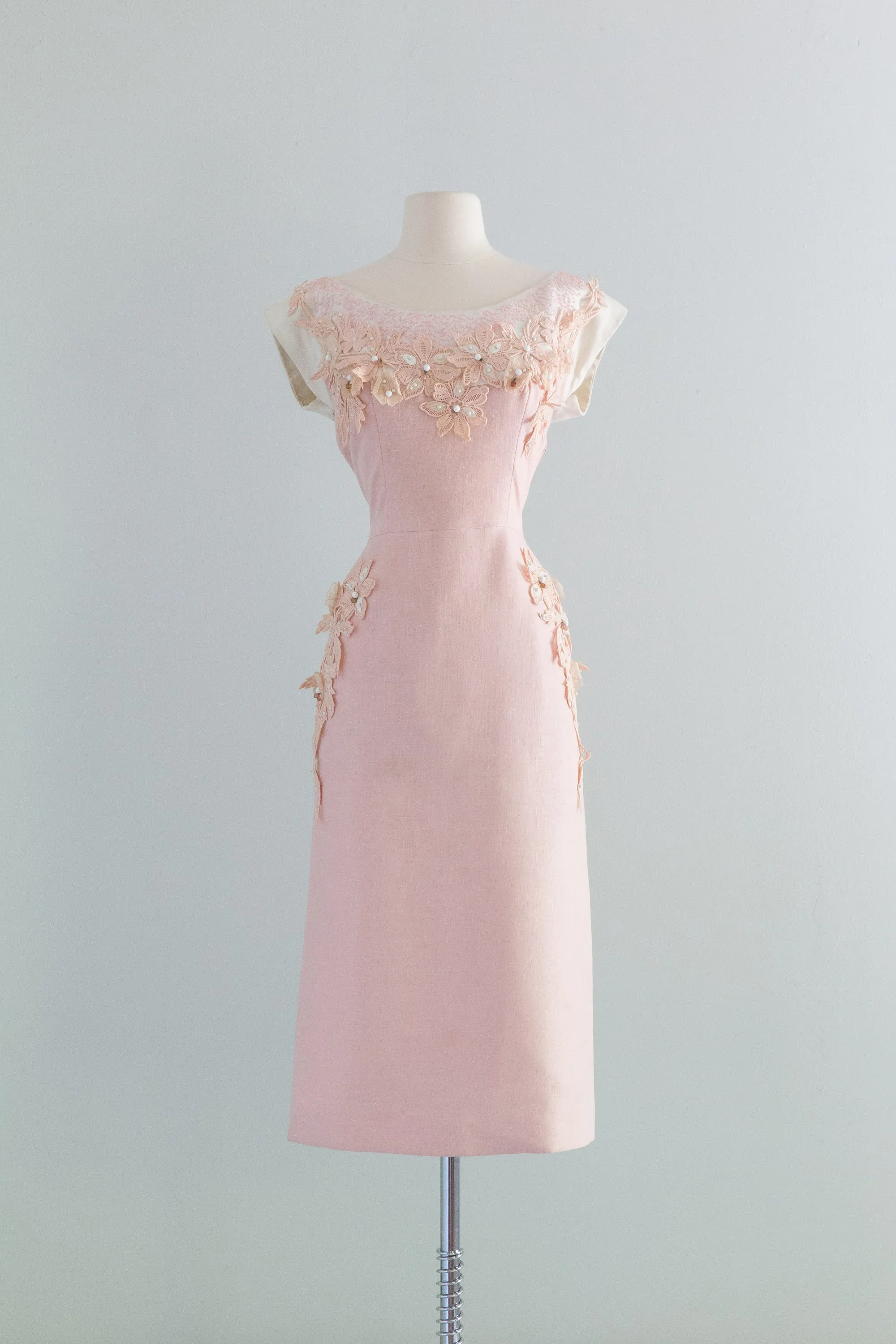 1950's Peony Pink Linen Dress With Floral Appliqué & Beading / Medium