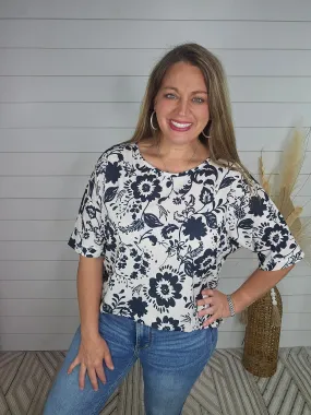 BLACK/WHITE FLORAL RELAXED FLORAL TOP