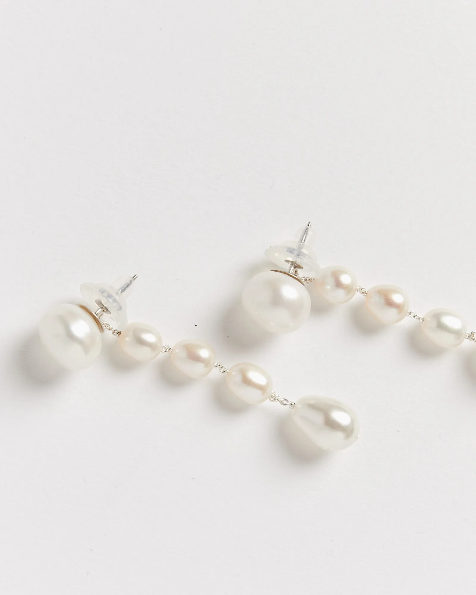 Small Passante Earrings in White Pearl